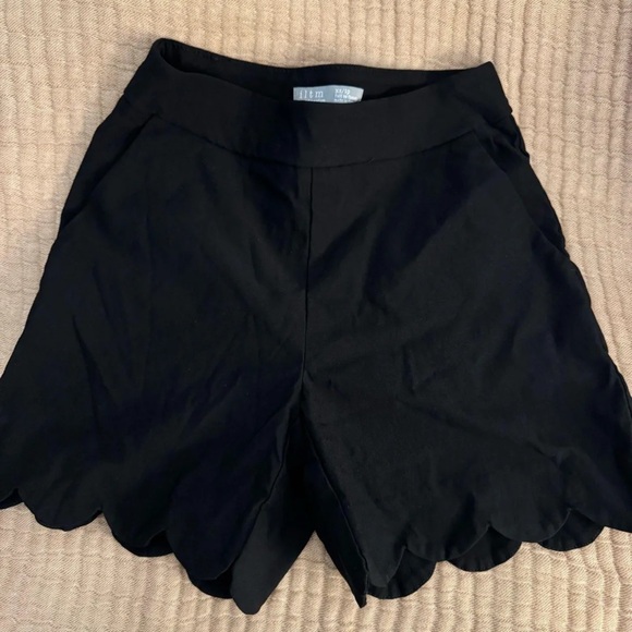 ILTM Women Shorts - Picture 1 of 2